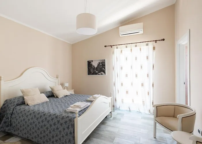 Karina - Luxury Suite, Jacuzzi Pool & Garden Rome *
