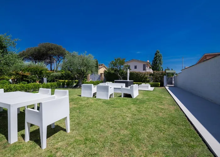Karina - Luxury Suite, Jacuzzi Pool & Garden Rome