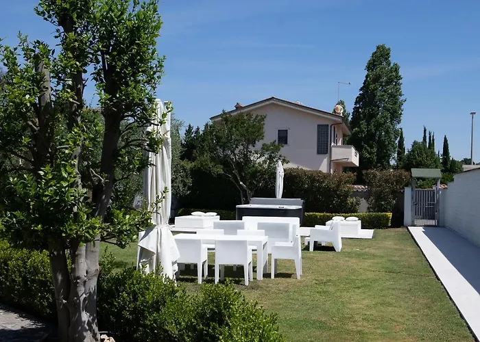 Karina - Luxury Suite, Jacuzzi Pool & Garden Rome Διαμέρισμα *