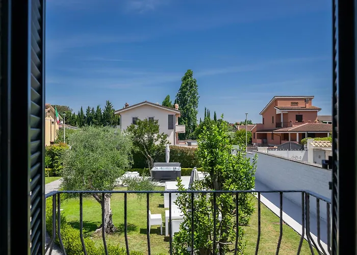 Karina - Luxury Suite, Jacuzzi Pool & Garden Rome