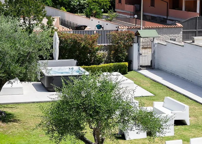 Διαμέρισμα Karina - Luxury Suite, Jacuzzi Pool & Garden Rome