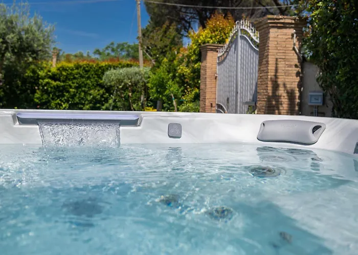Karina - Luxury Suite, Jacuzzi Pool & Garden Rome