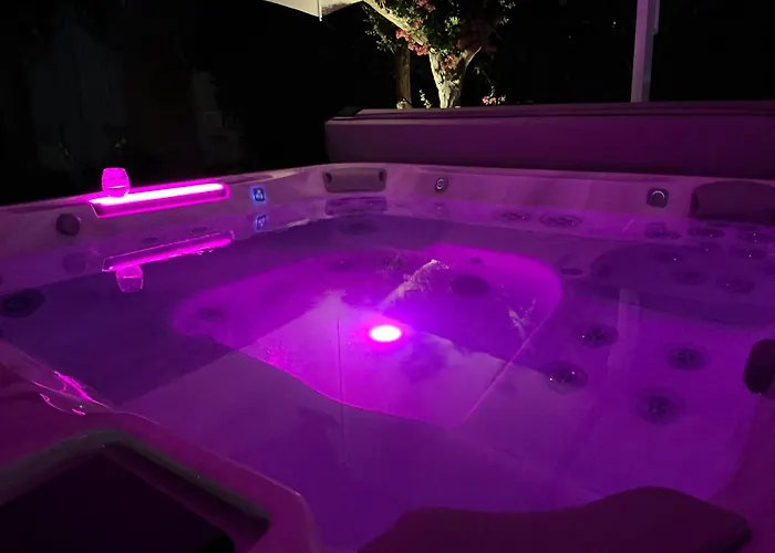 Karina - Luxury Suite, Jacuzzi Pool & Garden Rome Διαμέρισμα *