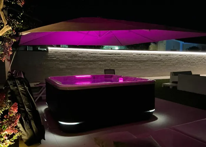 Karina - Luxury Suite, Jacuzzi Pool & Garden Rome